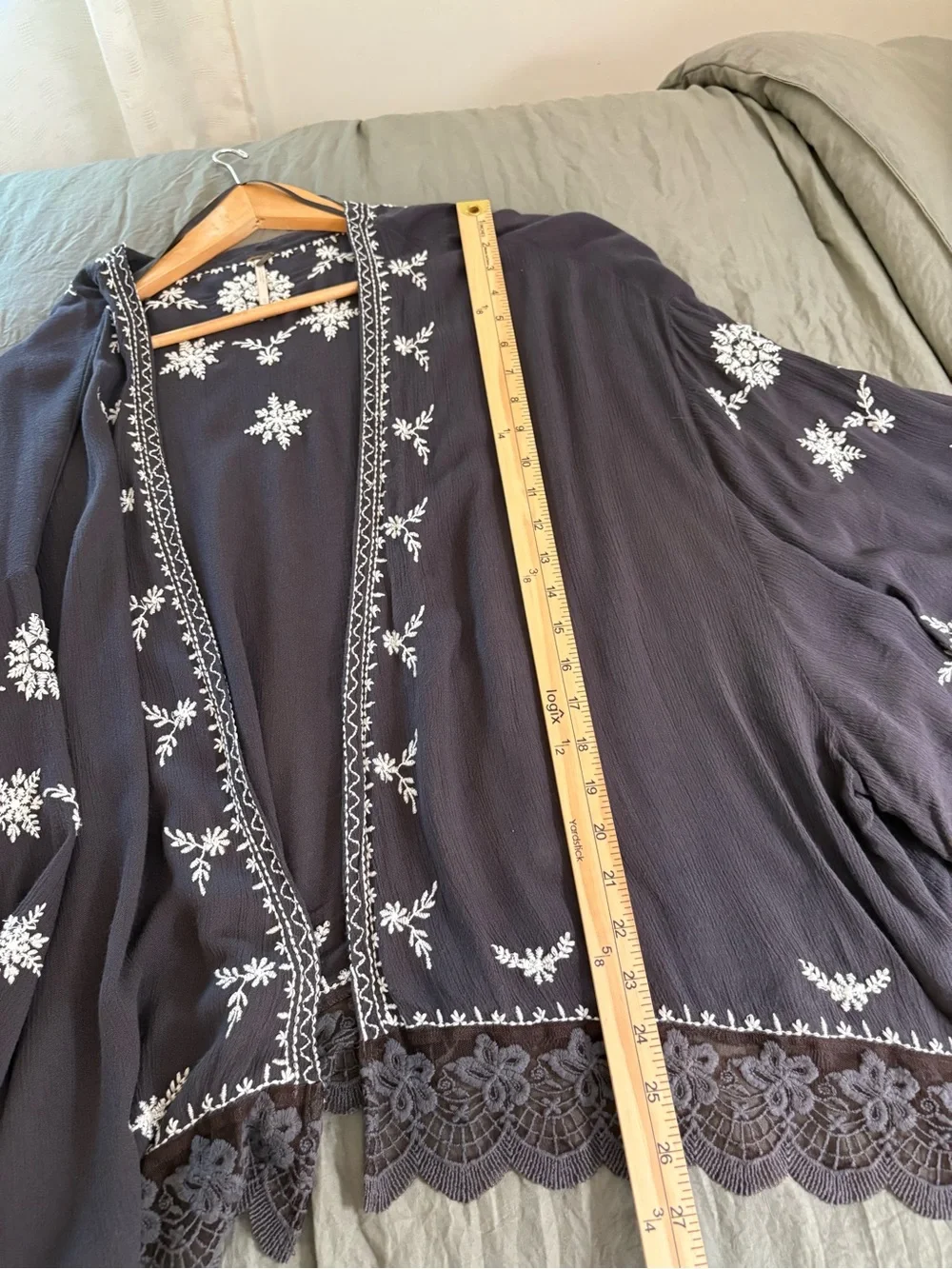 Free People Boho Cropped Embroidered Kimono. Size Medium.